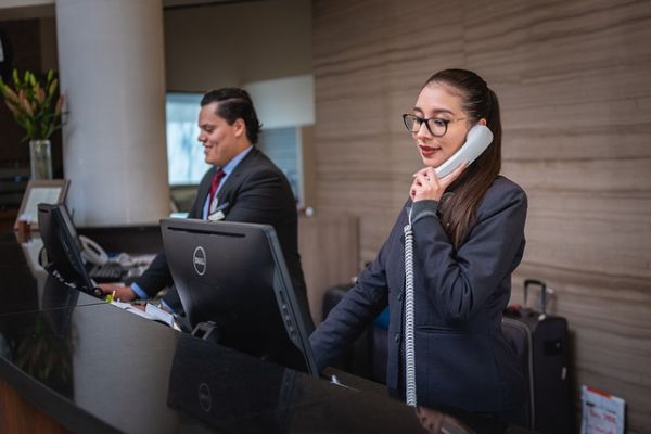 Assurer un accueil physique et téléphonique de qualité